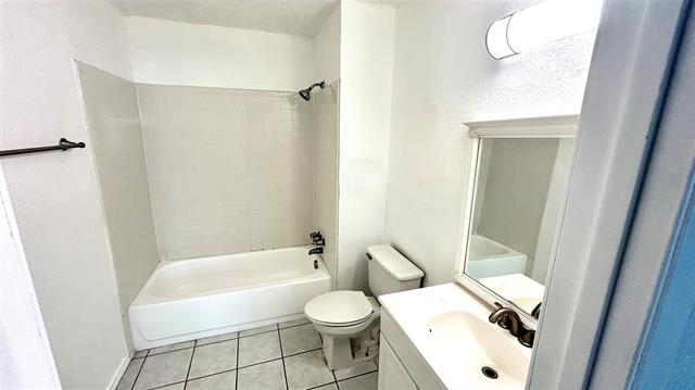 Building Photo - 1303 Shady Hollow