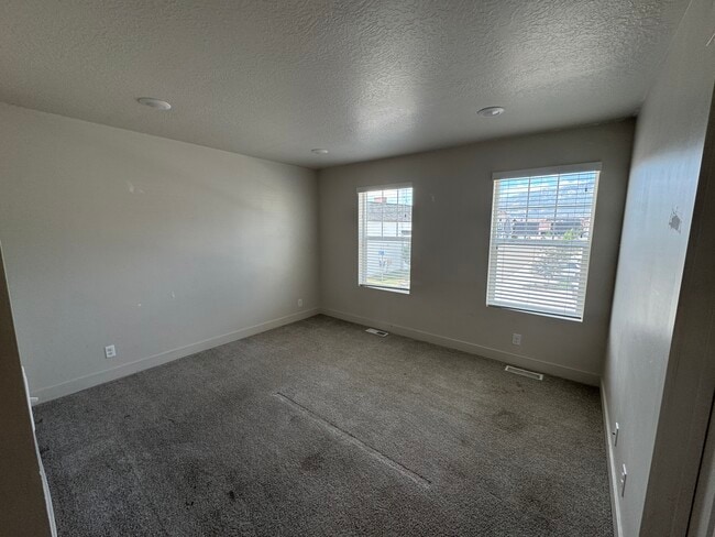 Building Photo - 4819 Summerfield Dr