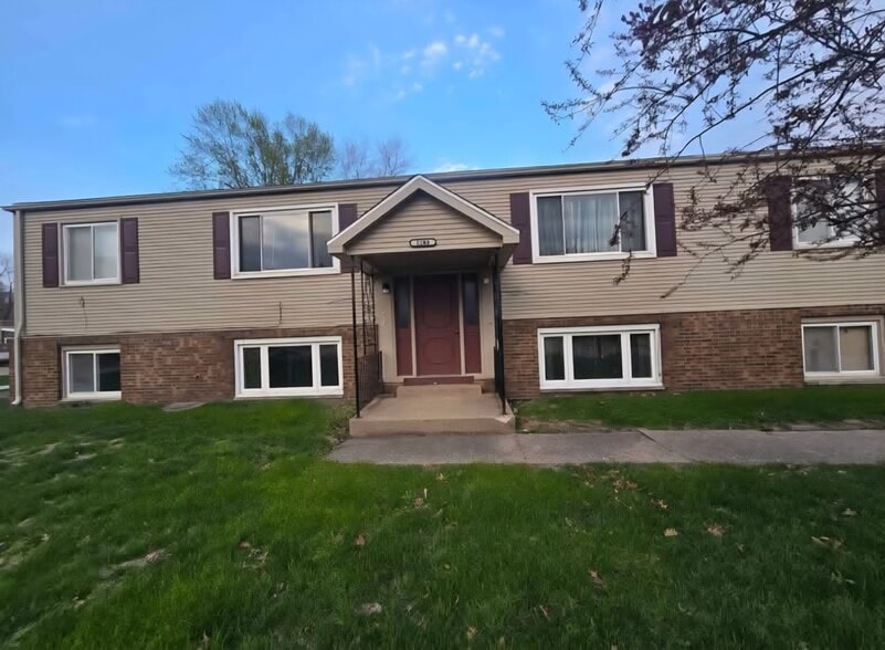 Front Apartment - 2208 Piper Pl