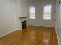 Building Photo - Bright Old City Loft