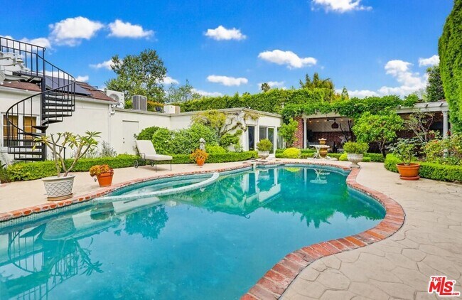 Building Photo - 516 S Rimpau Blvd