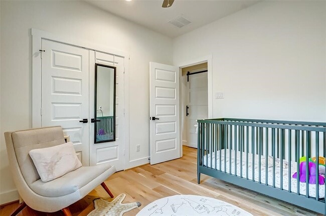 Building Photo - 306 E 28th St