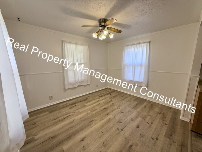 Building Photo - Charming 3-Bedroom Home with Covered Deck ...