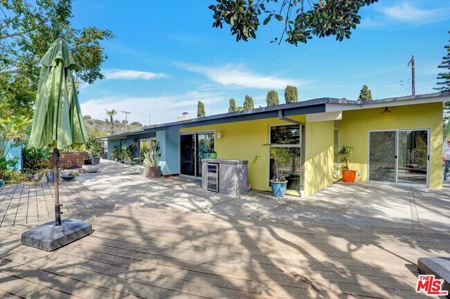 Building Photo - 2755 Carmar Dr