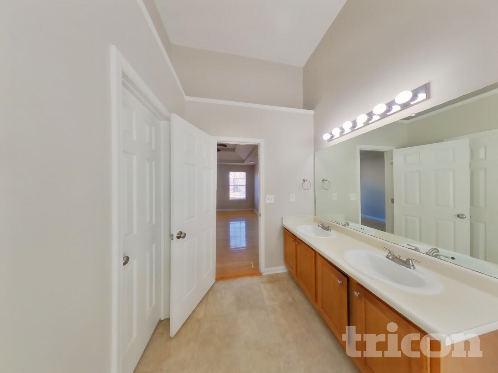 Building Photo - 636 Christina Pl