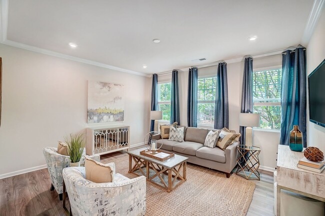 Building Photo - 4 Bedroom townhouse in Davidson