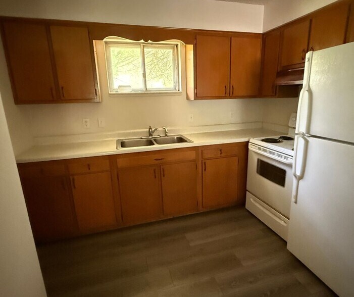 Building Photo - 1610 Highridge Dr