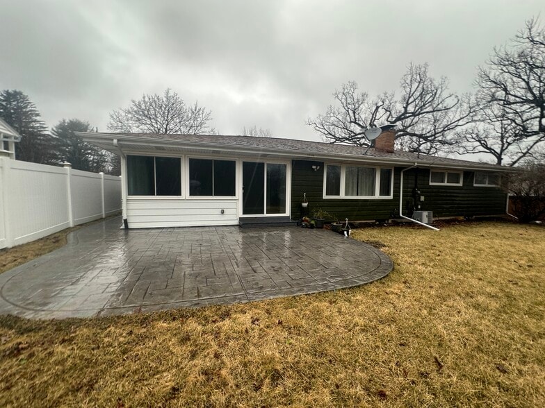 Building Photo - 909 S Midvale Blvd