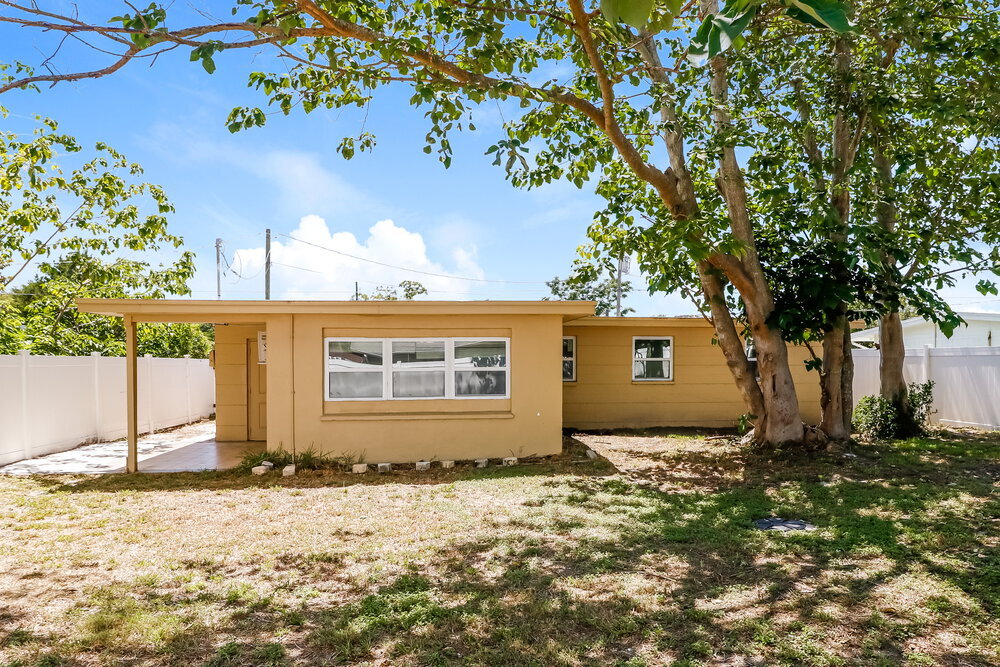 Building Photo - 11034 Taft Dr