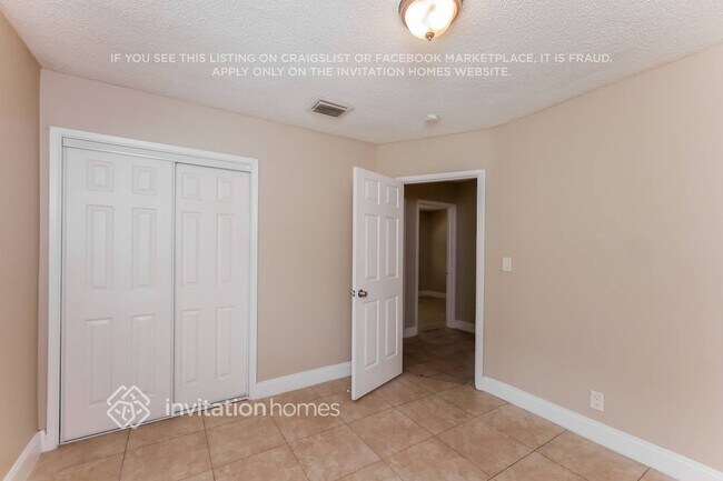 Building Photo - 6020 NW 43rd Ave