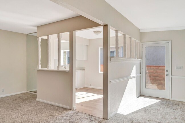 Building Photo - Stylish 4-Bed Mid-Century Home