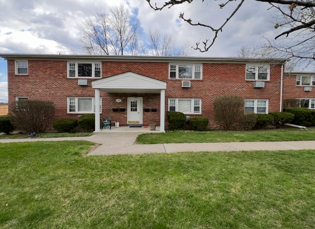 Building Photo - 136 N Chestnut St