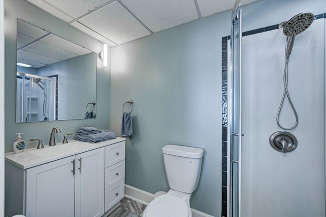 Building Photo - FULLY FURNISHED - Move in ready 1 bed & 1 ...