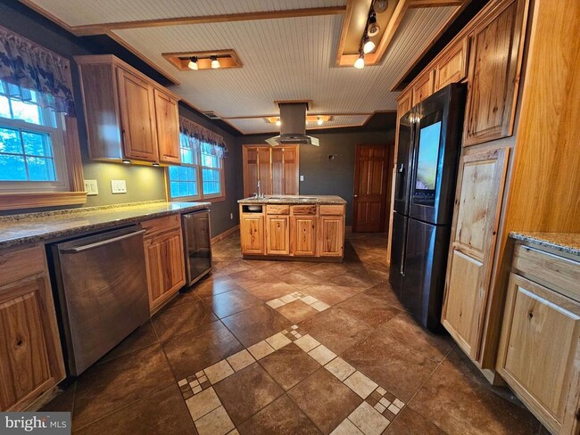 Building Photo - 615 Villa Ave