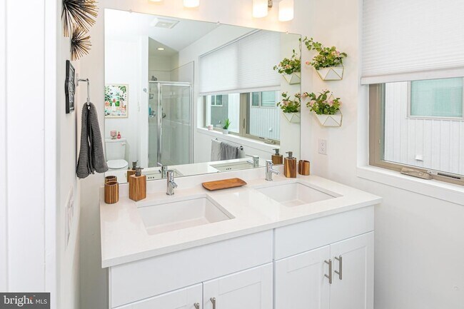 Building Photo - 3123 Beachview Ln