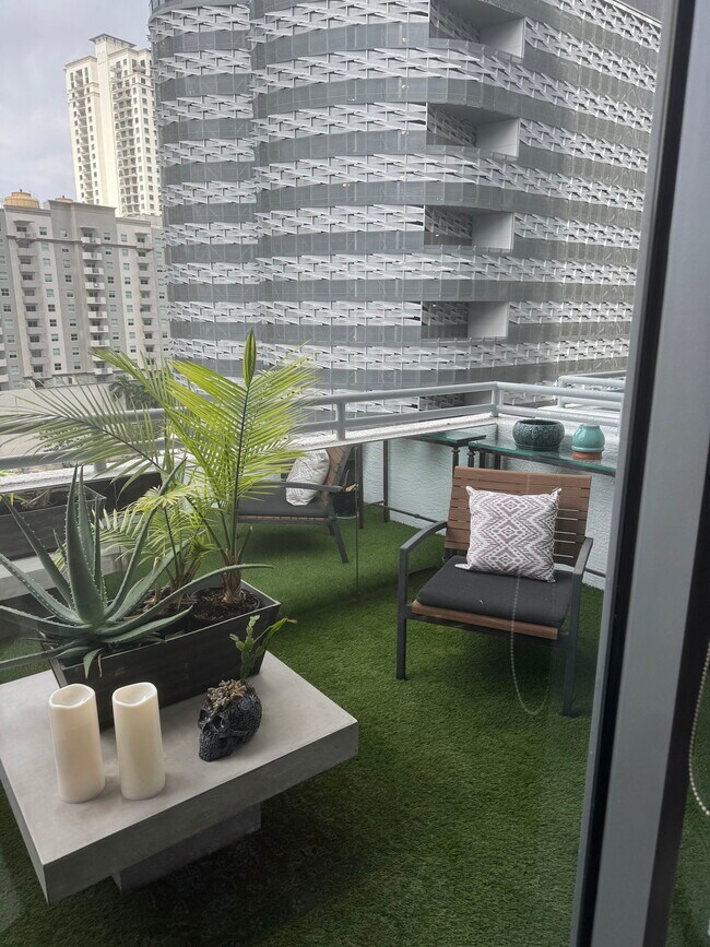 Building Photo - 1050 Brickell Ave