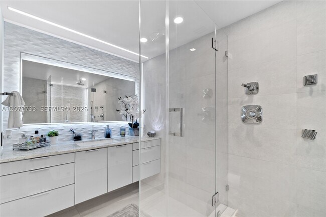 Building Photo - 5555 Collins Ave