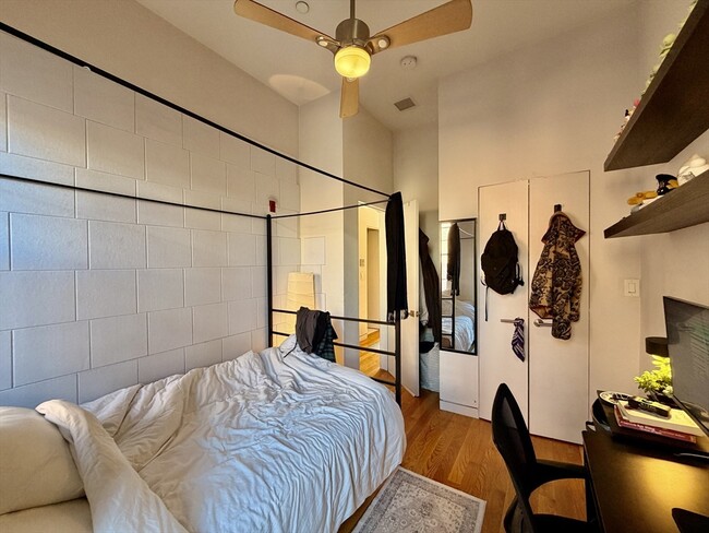 Building Photo - 1607 Tremont St