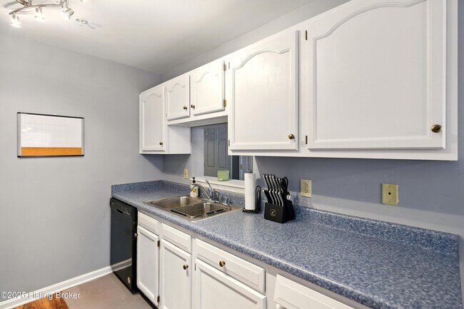 Building Photo - 225 Crescent Hill Pl