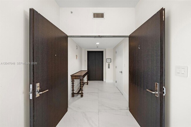 Building Photo - 900 Biscayne Blvd