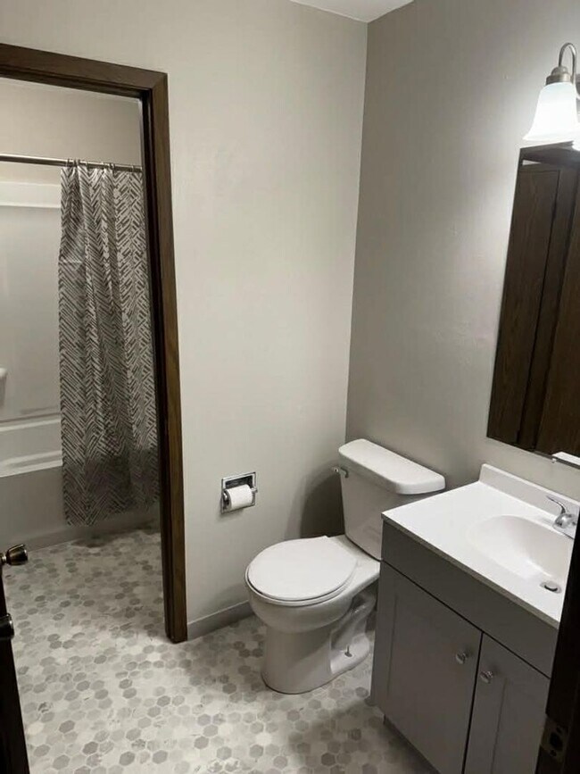 Building Photo - 1705-1709 Kimball