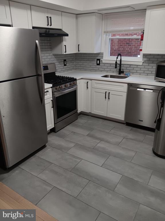 Building Photo - 3341 Mary St