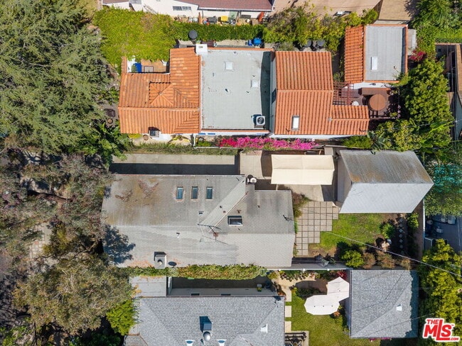 Building Photo - 2534 Wellesley Ave
