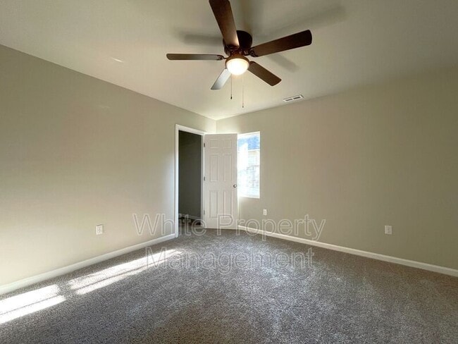 Building Photo - 706 Hillside St