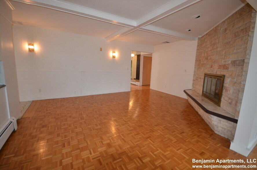 Building Photo - 20 Mossdale Rd