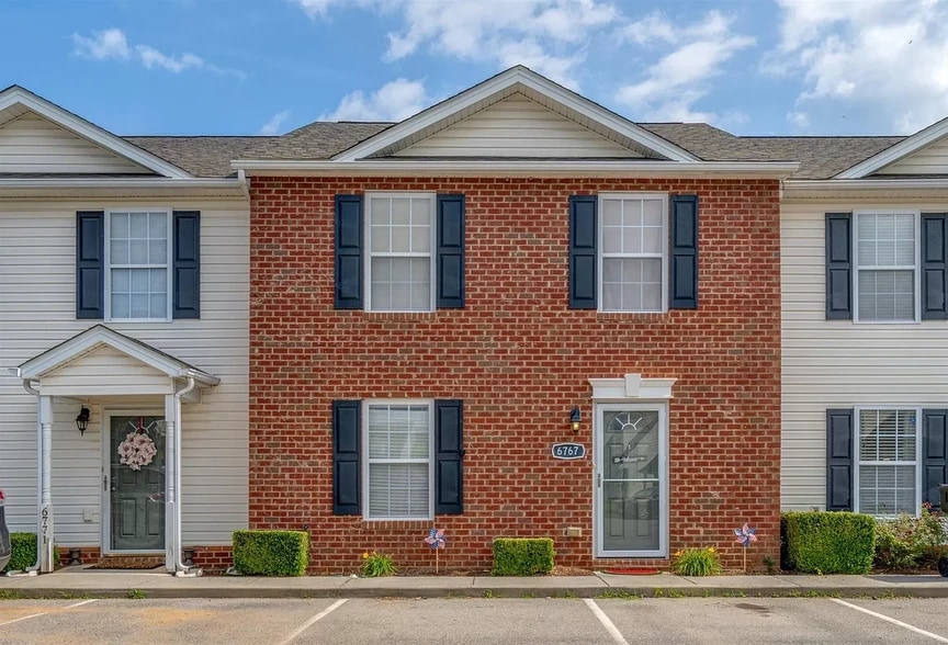 Primary Photo - 6767 Woodcreeper Drive
