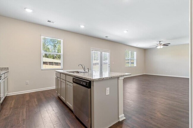 Building Photo - 1508 Brangus Dr
