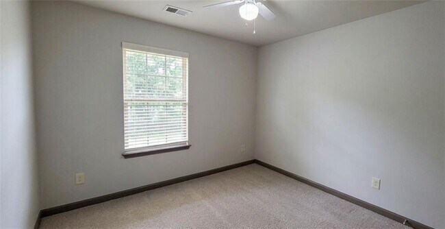 Building Photo - 3350 Ivey Ridge Rd NE
