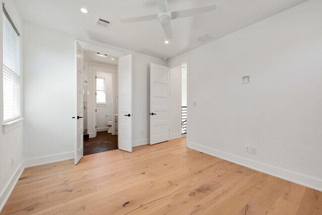 Building Photo - 1203 W 22nd St