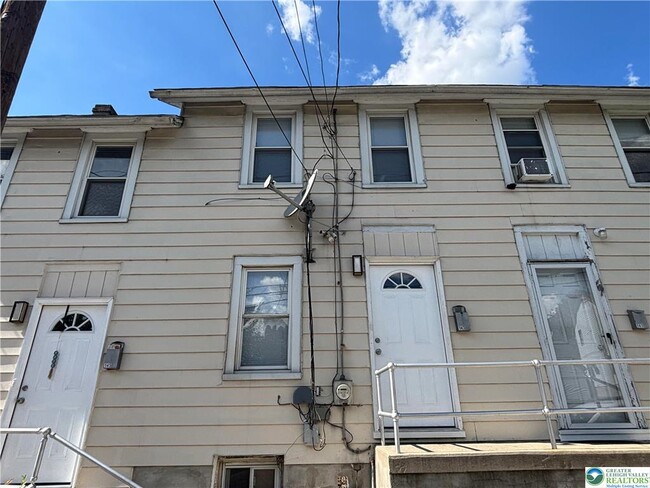 Primary Photo - 143 W 17th St