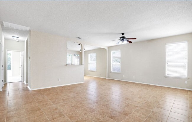 Building Photo - $1000 Off February's Rent! - IMMACULATE Well-Maintained 3bd/2ba/2gar In Alamo Ranch!