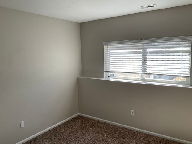 Building Photo - 2850 Leoti Dr