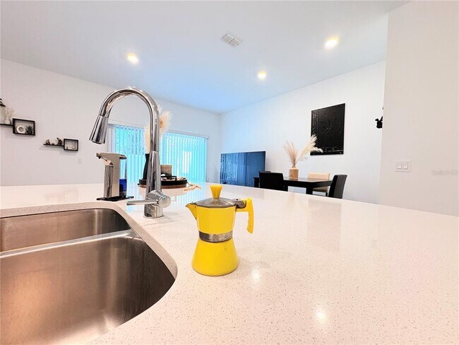 Building Photo - 5020 Revolutionary Wy