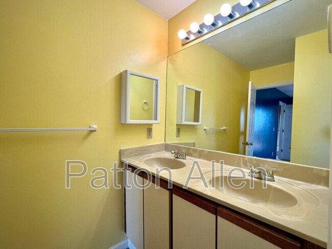 Building Photo - 494 Windswept Dr