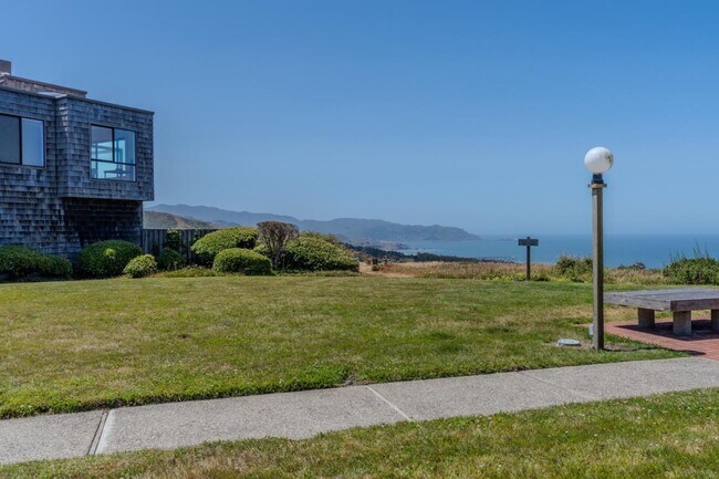 Building Photo - 262 Beachview Ave
