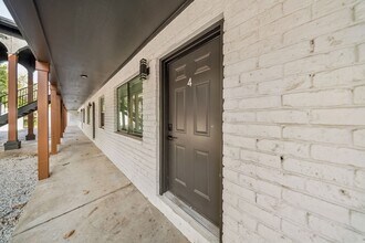 Building Photo - 1152 S Quaker Ave