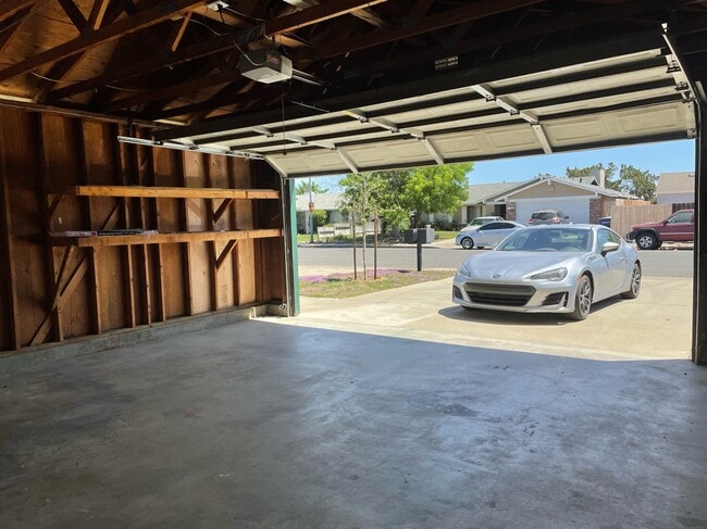 Building Photo - 1705 Darby Ln