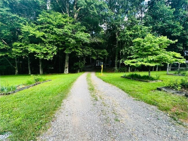 Building Photo - 2015 Union School Rd SW