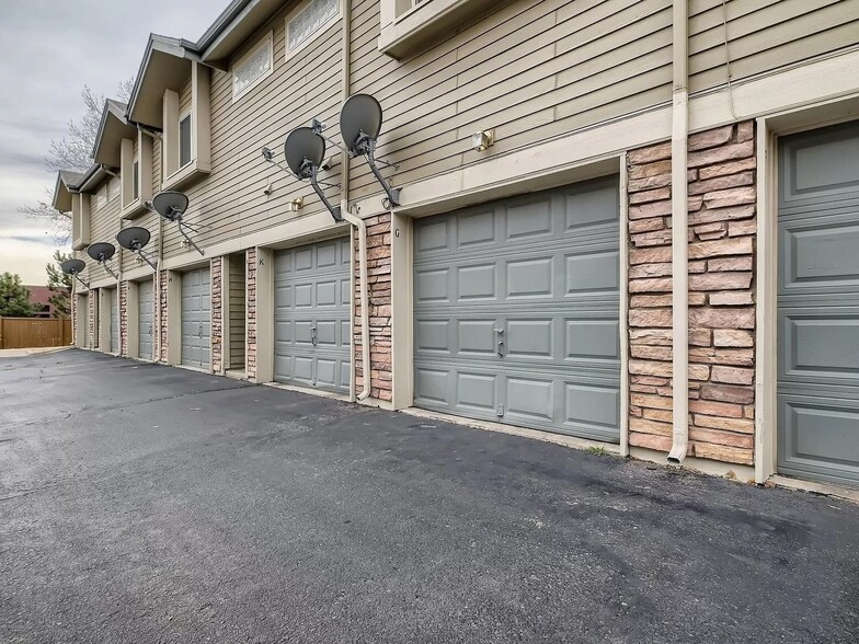 Building Photo - 18332 E Flora Dr