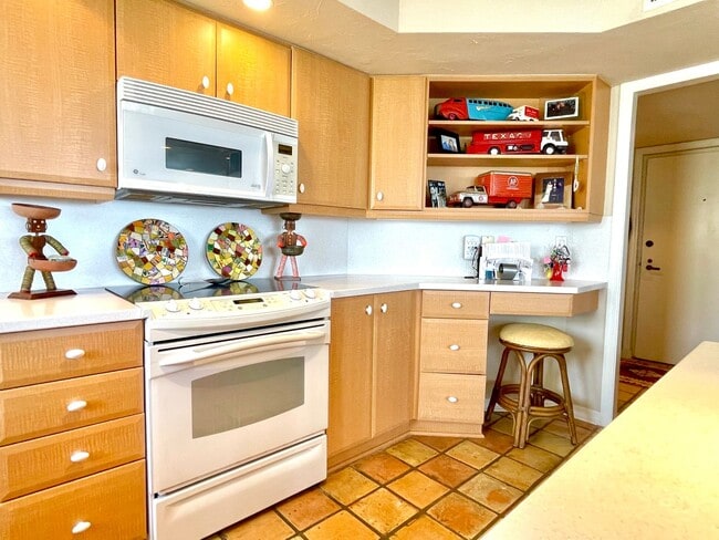 Building Photo - Sarasota Bay Penthouse