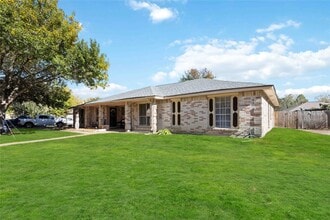 Building Photo - 3811 Meadow Pl Dr