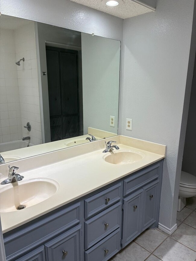 Building Photo - Price Improvement on this 4 bedroom