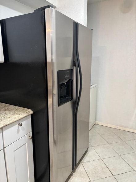 Building Photo - 5667 Birchmont Dr