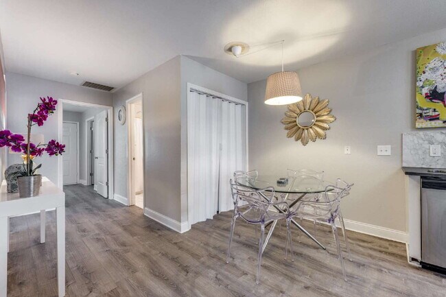 Building Photo - Fully Furnished, Updated 2BR Duplex in Quiet West Sherman