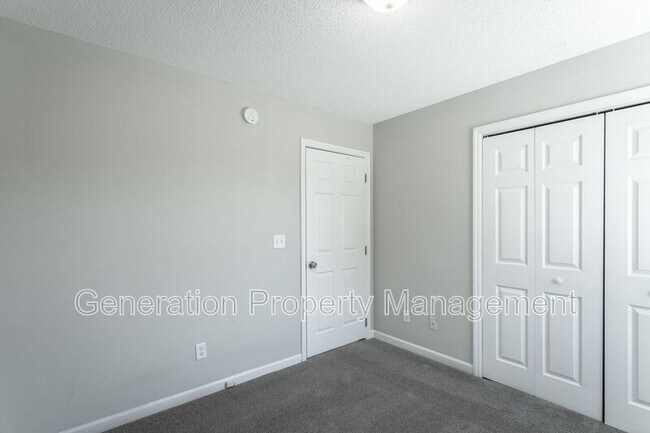 Building Photo - 2005 S Lyerly St