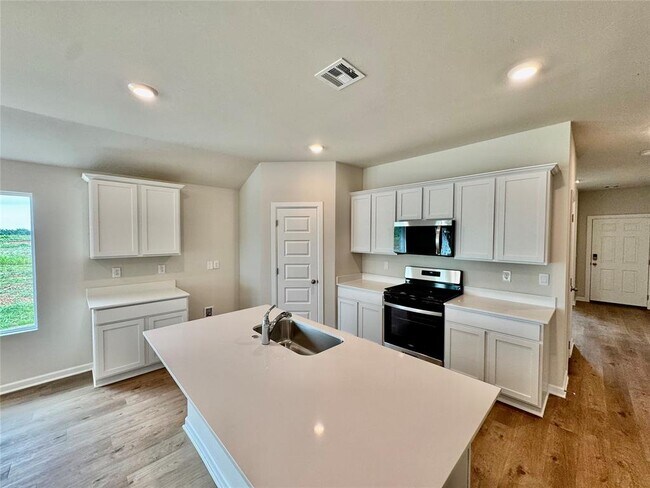 Building Photo - 6100 Blackwood Ct